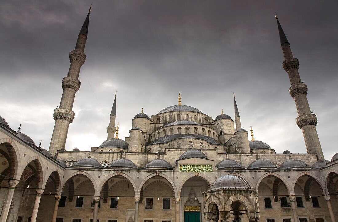 Blue Mosque or Sultan Ahmed Mosque Turkish: Sultanahmet Camii Exterior view Istambul, Turkey