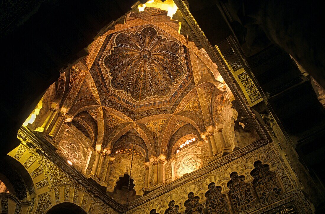 Córdoba Andalusia Spain: Mosque Cathedral Detail of the ceiling in the mihrab