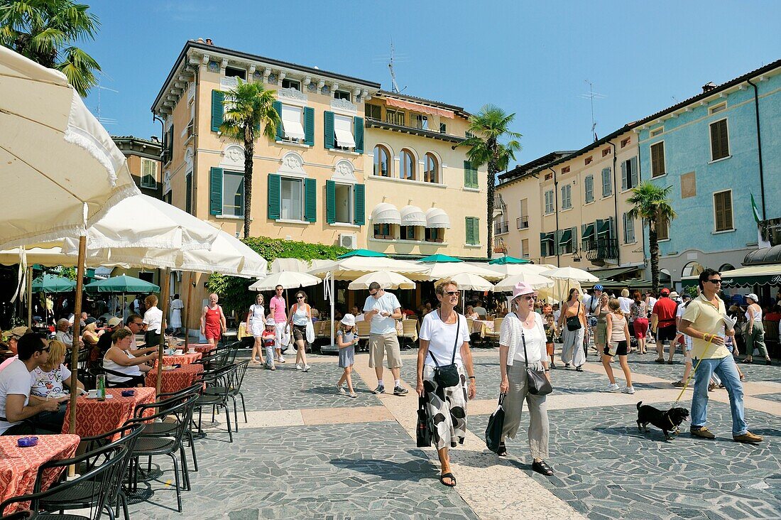 The holiday resort town of Sirmione on Lake Garda, Lombardy, Italy Street cafes on the Piazza Giosue Carducci Lago di Garda