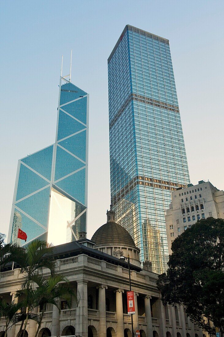 Hong Kong Island, China Contrasting architecture styles Bank of China Court House, Cheung Kong Centre, Old Bank of China