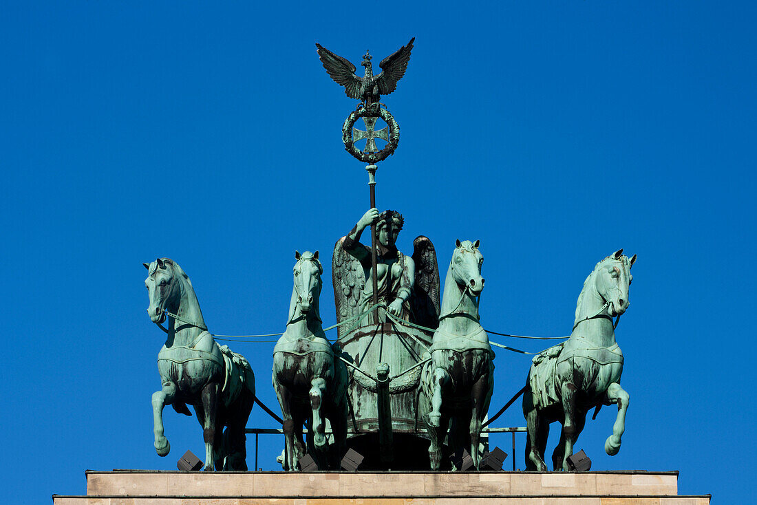 Die Quadriga auf dem Brandenburger Tor, Pariser Platz, Berlin, Deutschland