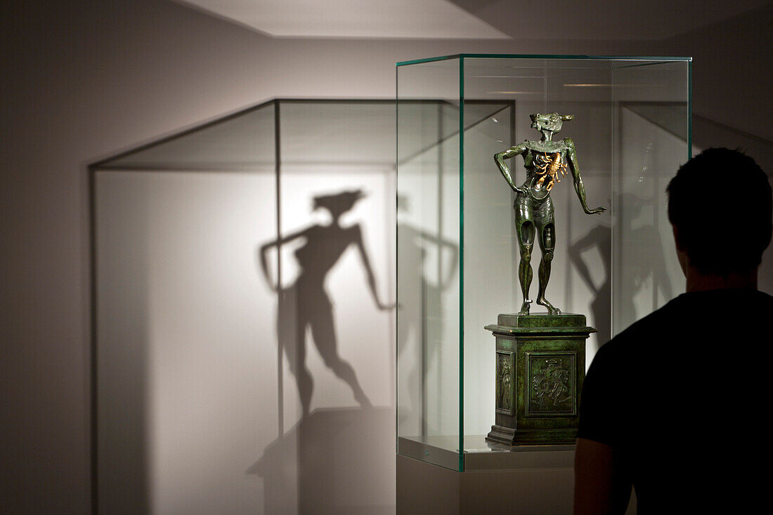 Skulptur im Salvador Dali Museum, Leipziger Platz, Berlin, Deutschland