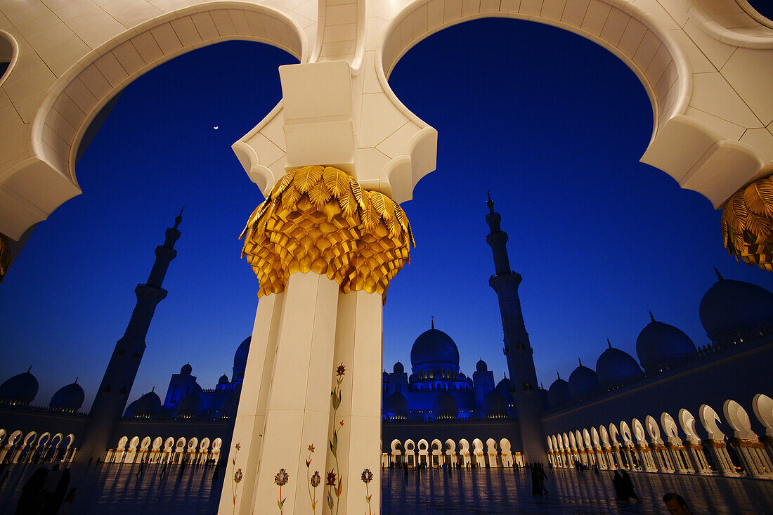 Sheikh Zayed Grand Mosque, View through two archways towards two minarets, Abu Dhabi, United Arab Emirates, UAE