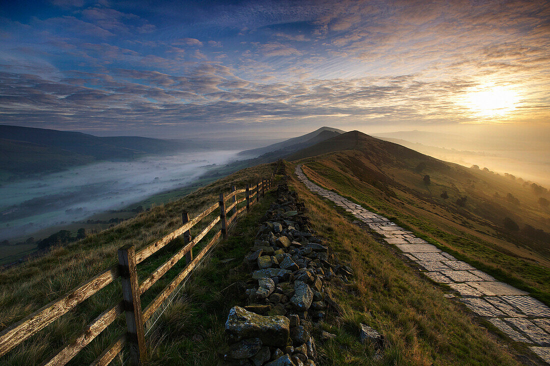 Losehill Pike in Edale Valley at sunrise, Peak District National Park, Derbyshire, UK - England