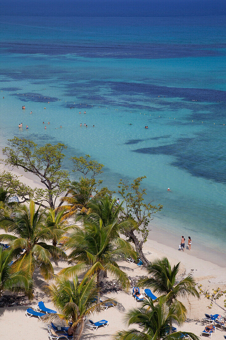 St Anns Bay and beach, Ocho Rios, … – License image – 70347554 lookphotos