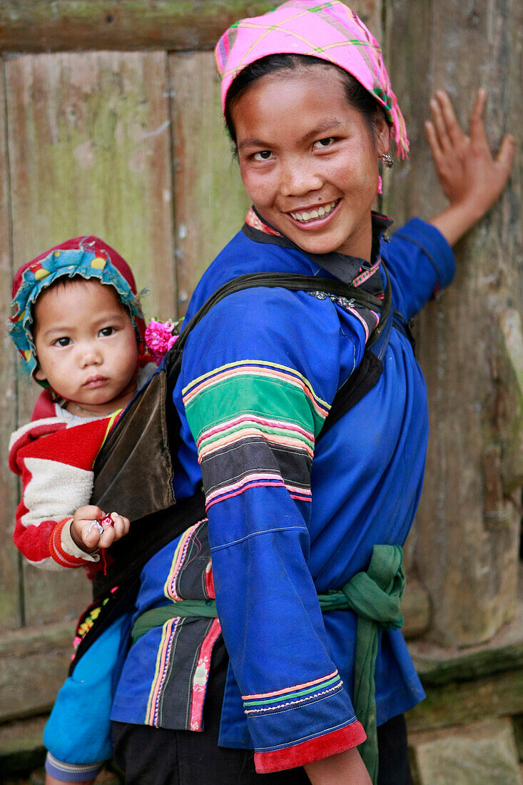 Phu Lao mother and child, Bac Ha - near, Vietnam