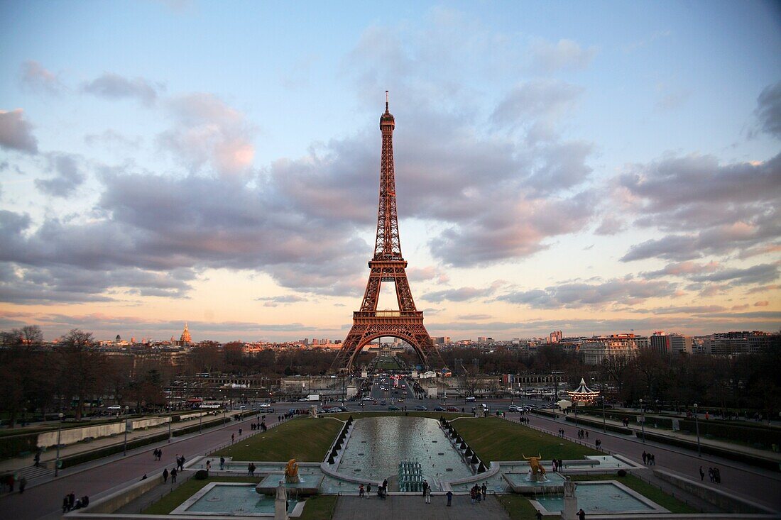Eiffel Tower and Trocadero Gardens at dusk, Paris, France