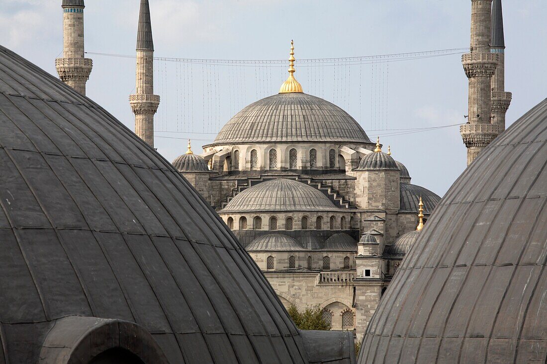 Sultan Ahmed Mosque, aka Blue mosque, in the wintertime, Istanbul, Turkey