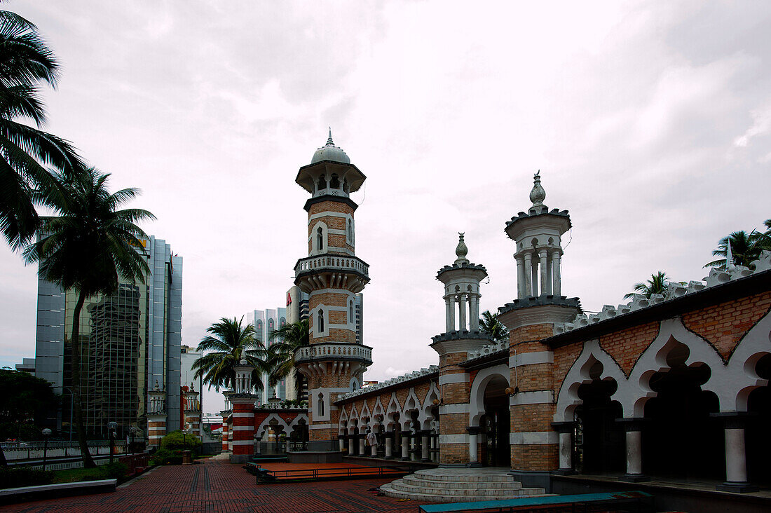 Masjid Jamek Moschee unter Wolkenhimmel, Kuala Lumpur, Malaysia, Asien