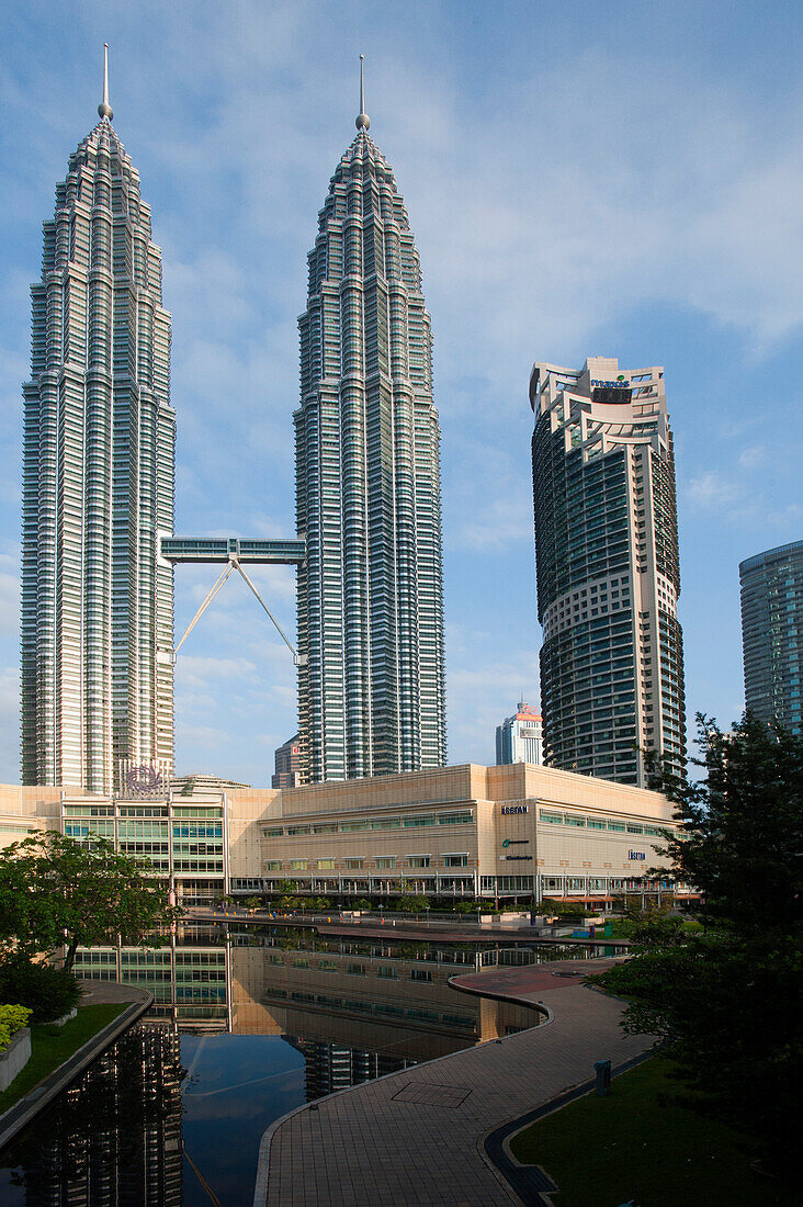 Die Petronas Towers im Zentrum von Kuala Lumpur, Malysia, Asien
