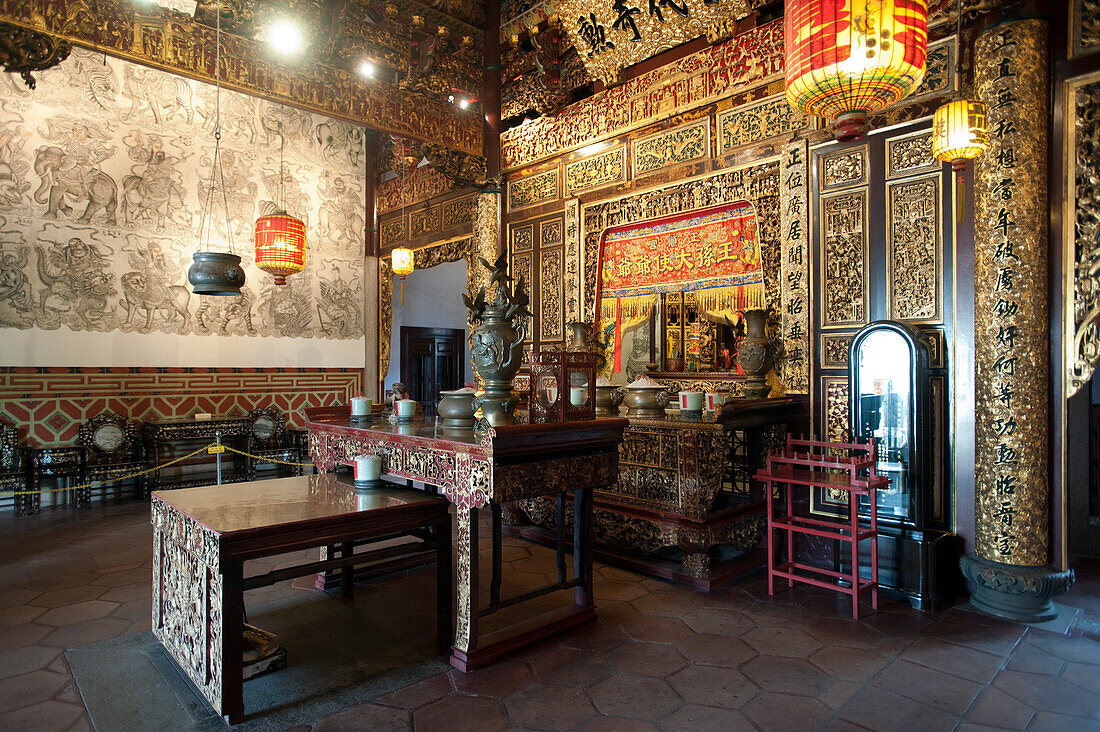 Interior view of the Kongsi Clan Temple, Georgetown, Penang, Malaysia, Asia