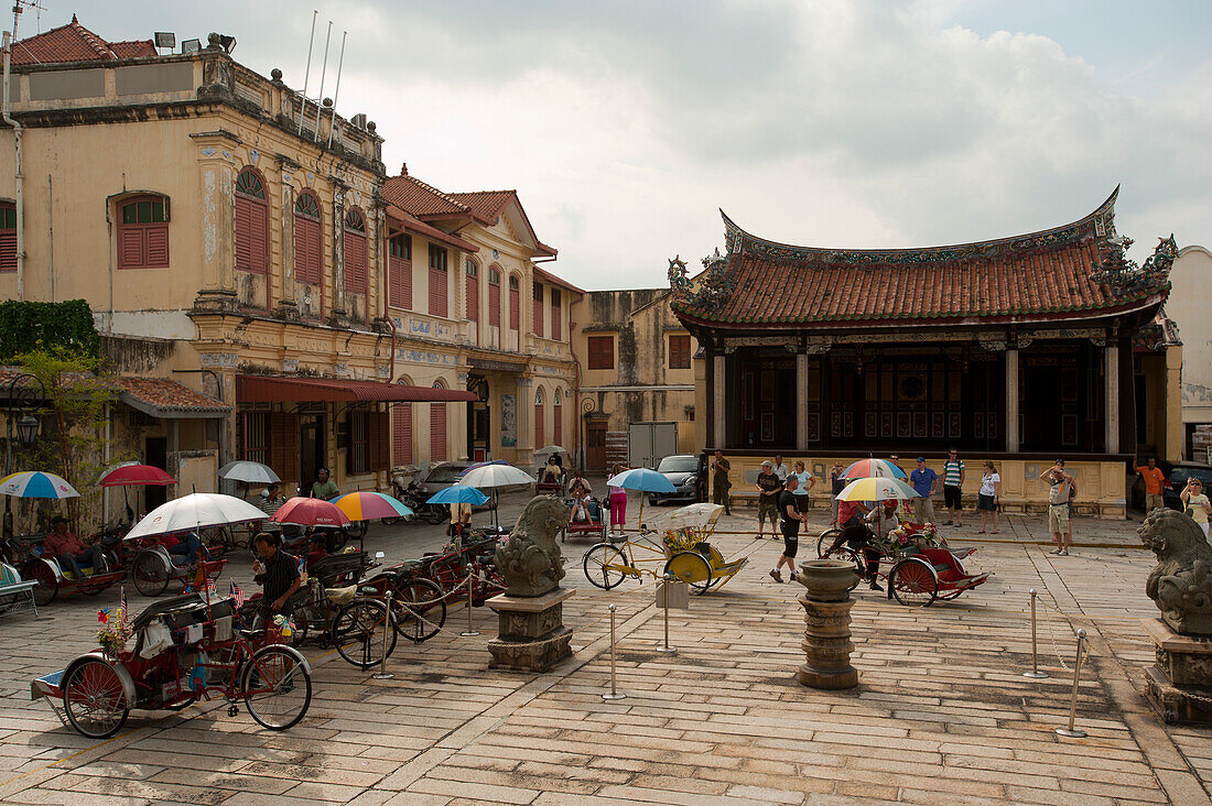 Trishaws on square in front of Kongsi Clan Temple, Georgetown, Penang, Malaysia, Asia