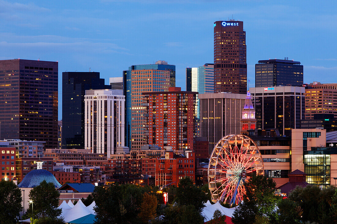 Skyline mit Elitch Garden Amusement Park, Denver, Colorado, USA