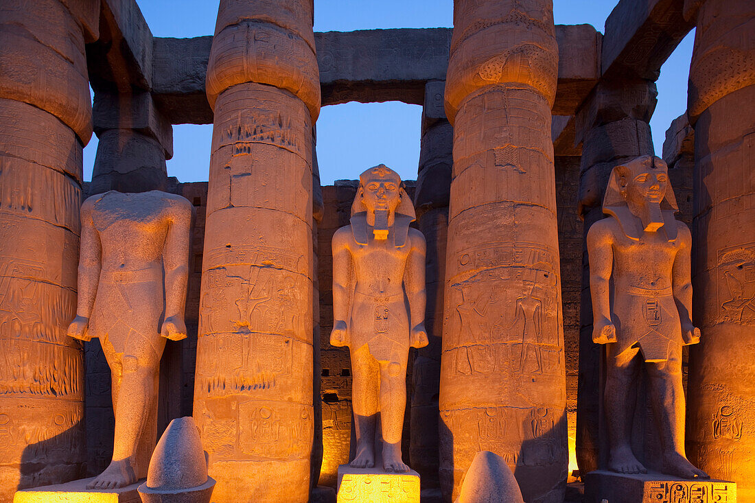 Great court of Ramesses II in the evening light, Luxor Temple, Luxor, Egypt, Africa