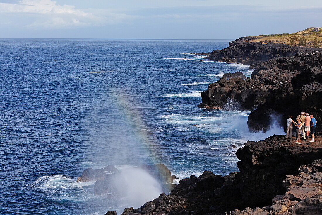 Menschen an der Küste, Blowing Holes bei Saint Leu, La Reunion, Indischer Ozean