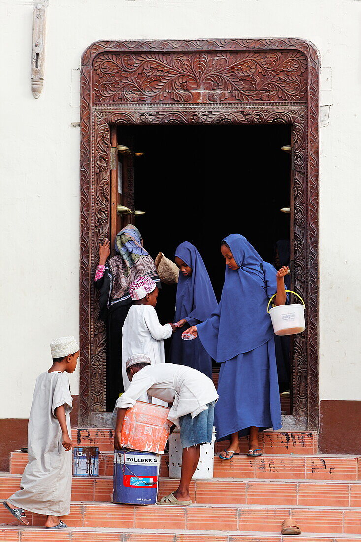 Children leaving Jami mosque, Stonetown, Zanzibar City, Zanzibar, Tanzania, Africa