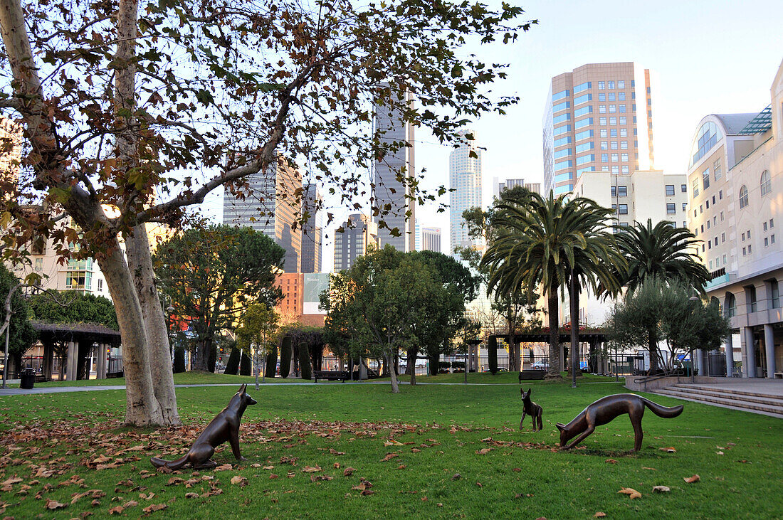 Skulpturen in einem Park in Downtown, Los Angeles, Kalifornien, USA, Amerika