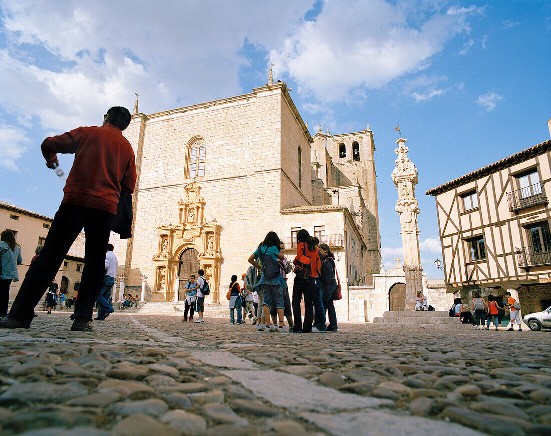 Kirche Santa Ana, Plaza de los Condes de Miranda, Penaranda de Duero, Kastilien-Leon, Spanien