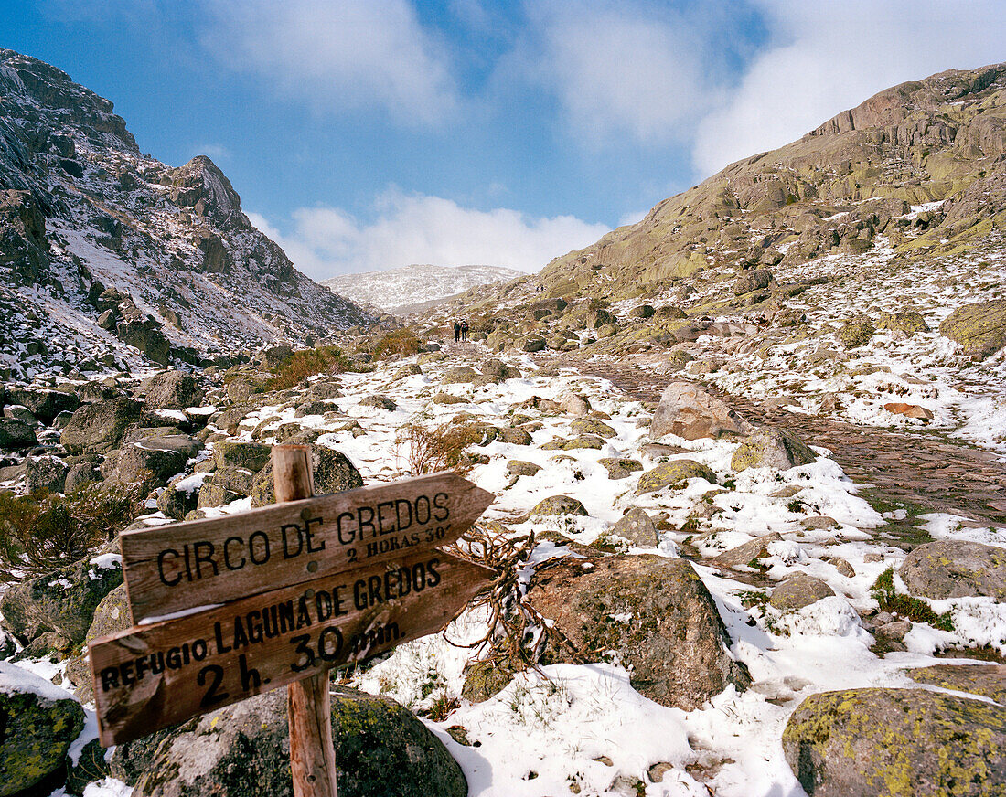 Trail from Plataforma to Laguna Grande, Regional park, Sierra de Gredos, Castile and Leon, Spain