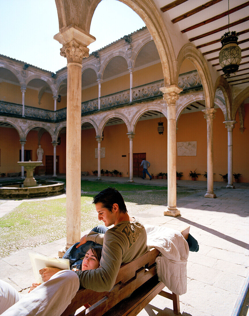 Couple in the courtyard of Escuela de Artes art school in Casa de las Torres, Úbeda, Andalusia, Spain