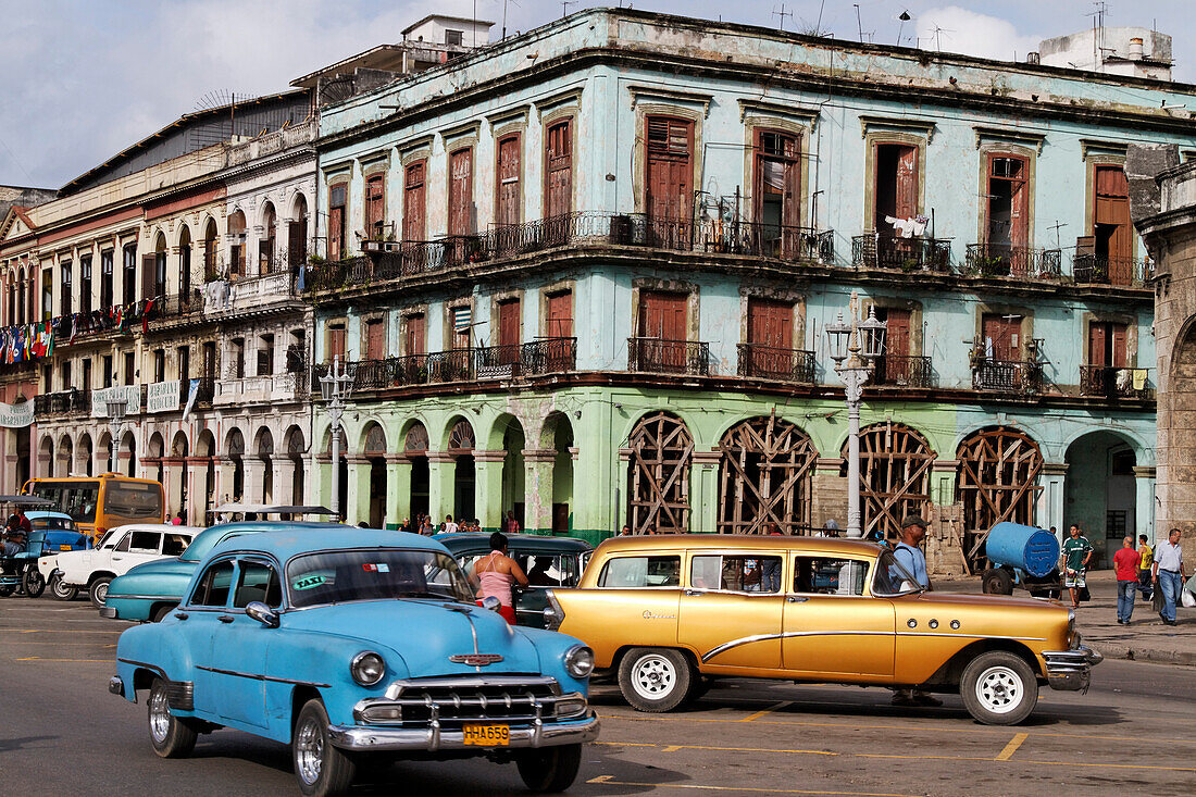 Oldtimer in Havanna Zentrum beim Capitol,  Paseo de Marti, Kuba, Großen Antillen, Antillen, Karibik, Westindische Inseln, Mittelamerika, Nordamerika, Amerika