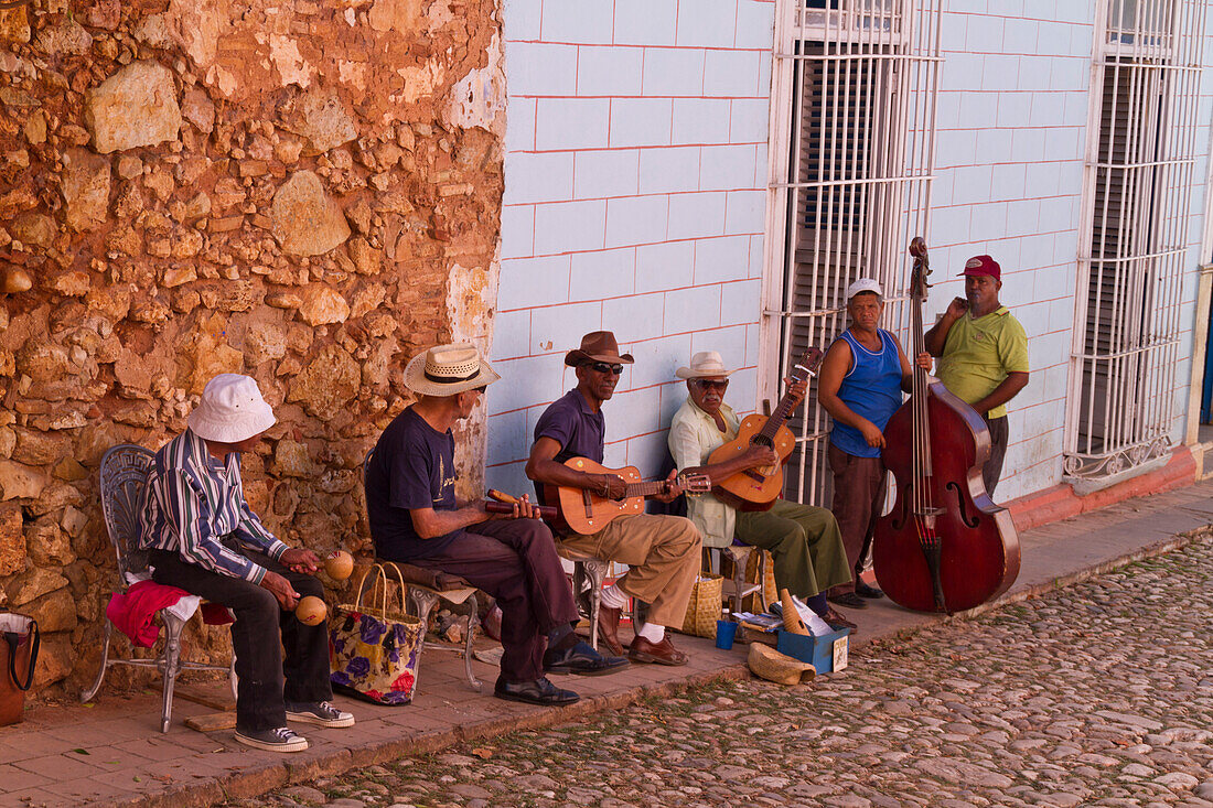 Street Musicions in Trinidad, Cuba, Greater Antilles, Antilles, Carribean, West Indies, Central America, North America, America