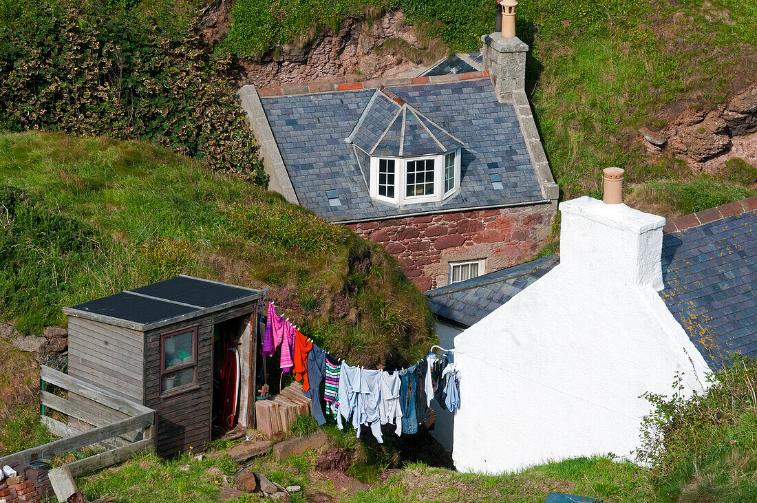 Wäsche auf die Wäscheleine, Das Dorf Penang, Aberdeenshire, Schottland