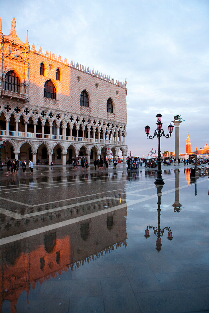 Markusplatz im Regen, Piazza San Marco, Venedig, Italien