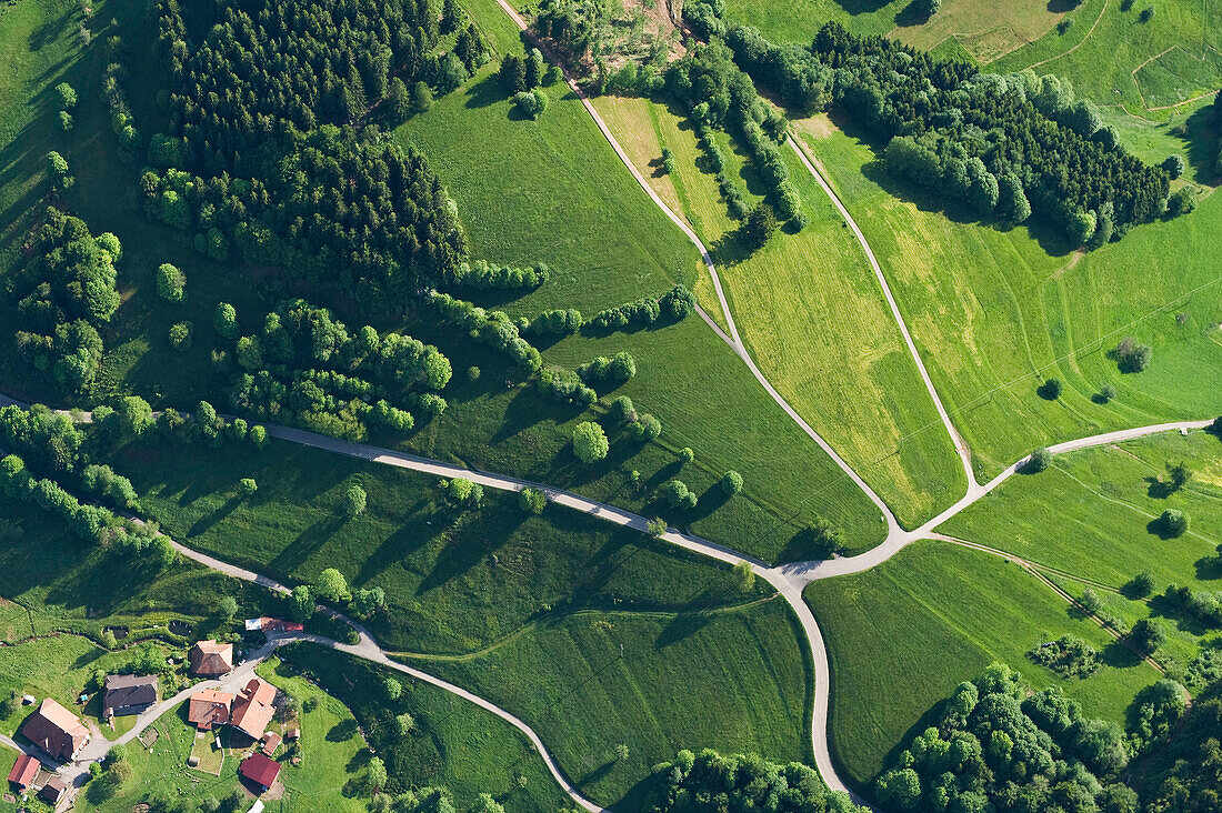 Mittelgebirgslandschaft bei Freiburg im Breisgau, Schwarzwald, Baden-Württemberg, Deutschland