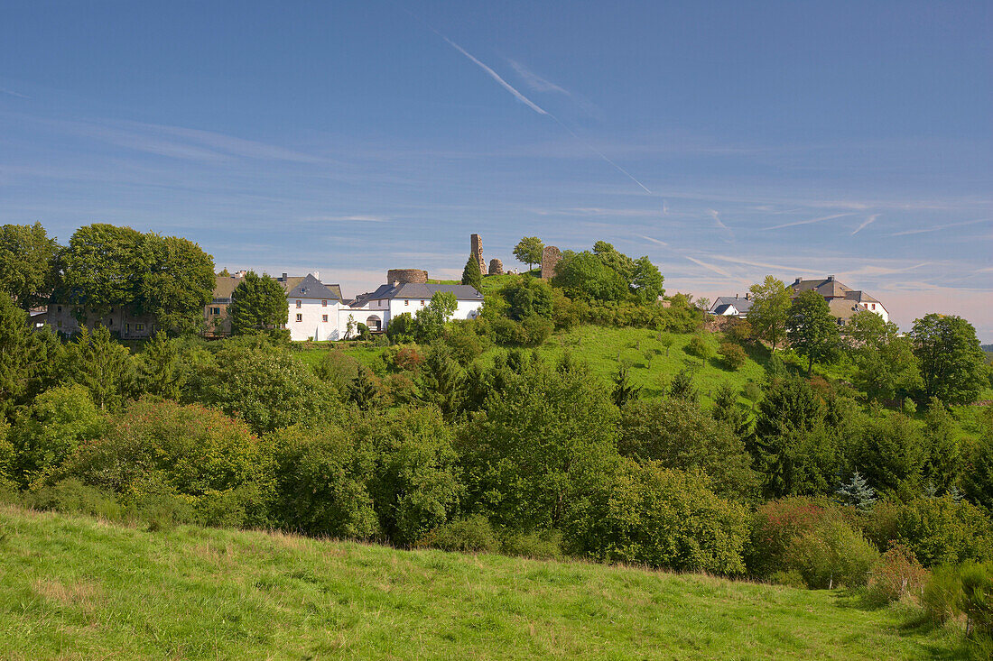 Blick auf Kronenburg, Burgberg, Eifel, Nordrhein-Westfalen, Deutschland, Europa