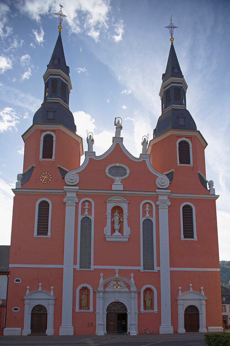 St. Salvatorbasilika (18.Jh.), Doppelturmfassade, Prüm, Eifel, Rheinland-Pfalz, Deutschland, Europa