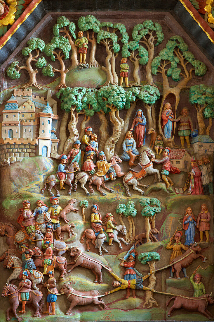 Farbig gefaßter Schnitzaltar (um 1664) in der Fraukirch bei Thür, Themen aus der Genovevalegende, Pellenz, Eifel, Rheinland-Pfalz, Deutschland, Europa