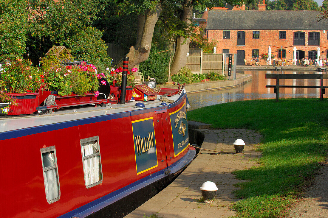 Narrow boat moored on Grand Union Canal, Market Harborough, Leicestershire, UK - England