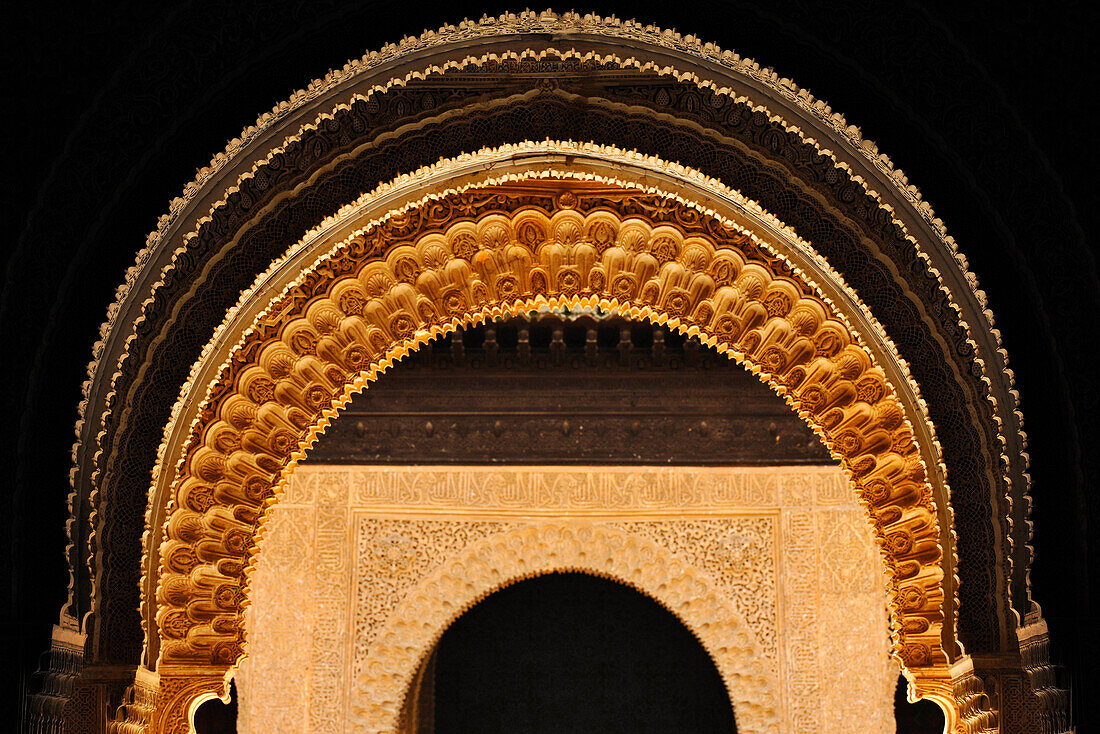 Bogen einer Kathedrale im orientalischen Stil, Granada, Alhambra, Andalusien, Spanien, Mediterrane Länder