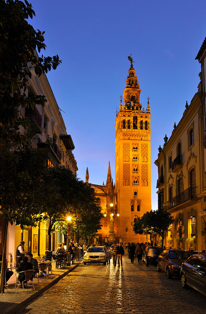 Giralda am Abend, Sevilla, Andalusien, Spanien
