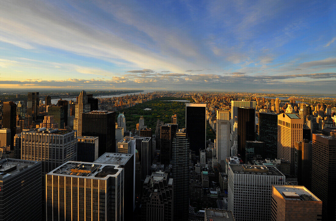 Skyline und Central Park am Abend, New York City, New York, USA, Nordamerika, Amerika