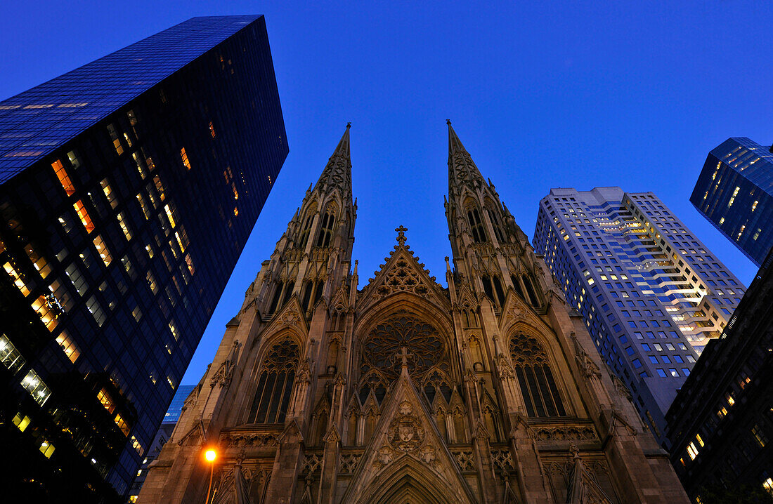 St, Patricks Kirche, Rockefeller-Center, Hochhäuser, Manhattan,  New York City, New York, USA, Nordamerika, Amerika