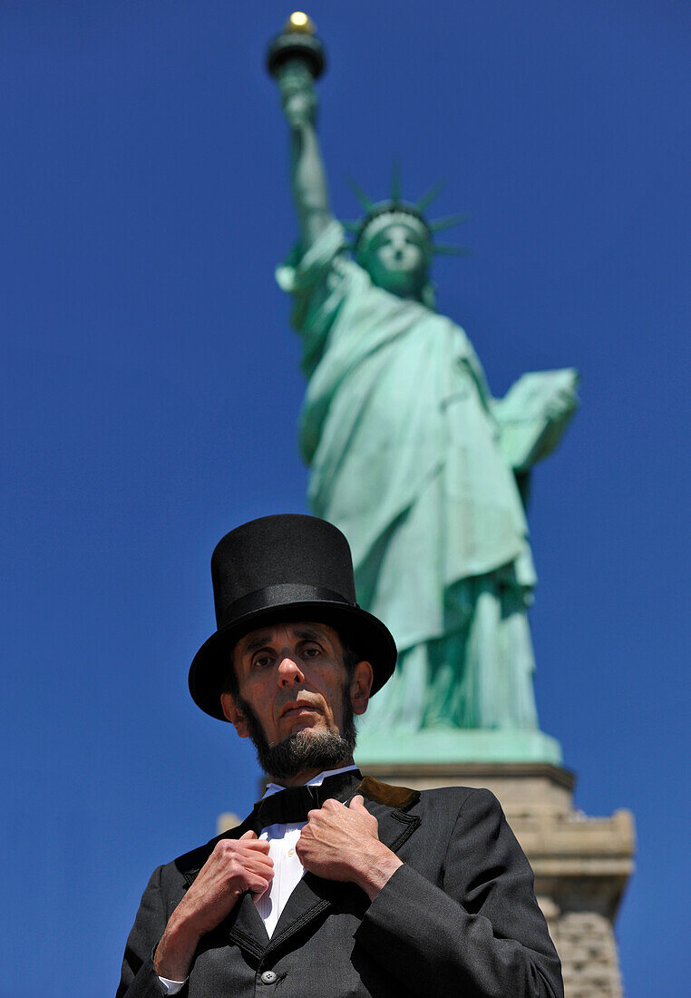 Abraham Lincoln in front of the Statue of Liberty, Manhattan, New York City, New York, USA, North America, America
