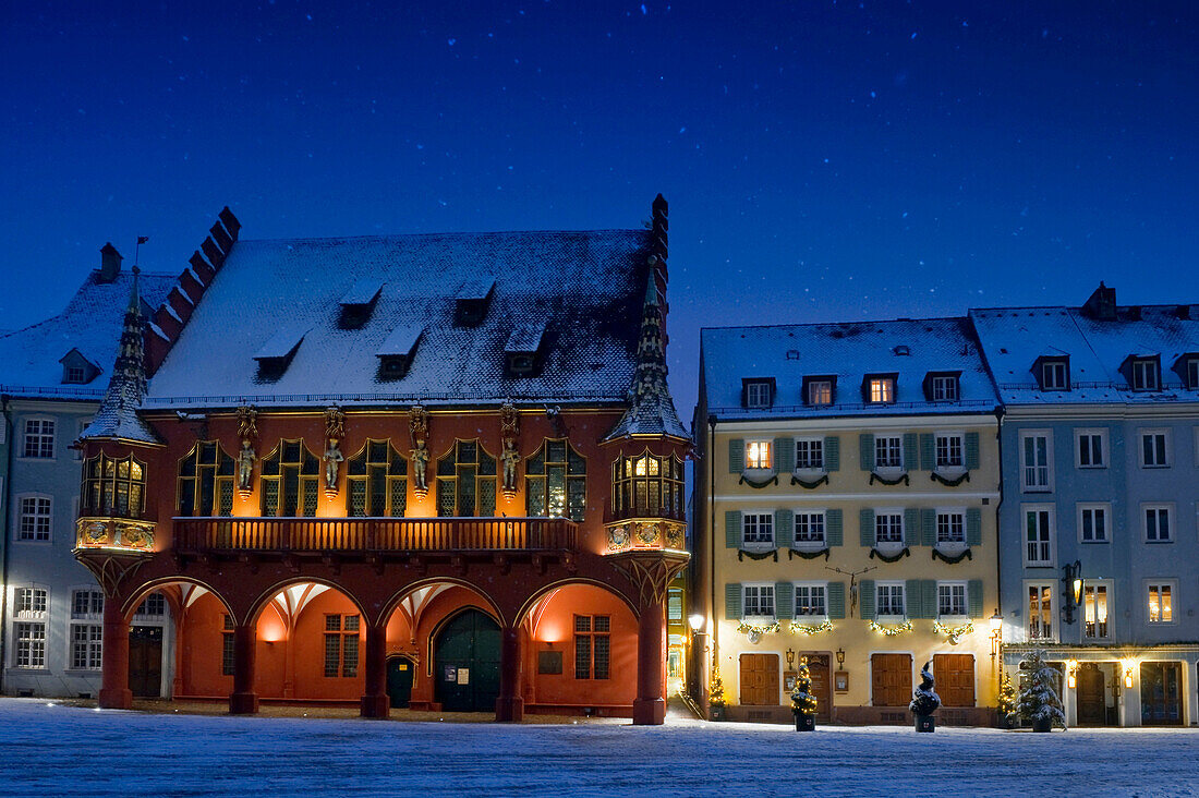 Historisches Kaufhaus im Winter, Altstadt, Freiburg im Breisgau, Schwarzwald, Baden-Württemberg, Deutschland
