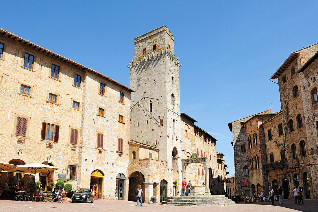 Piazza della Cisterna, San Gimignano, Toskana, Italien