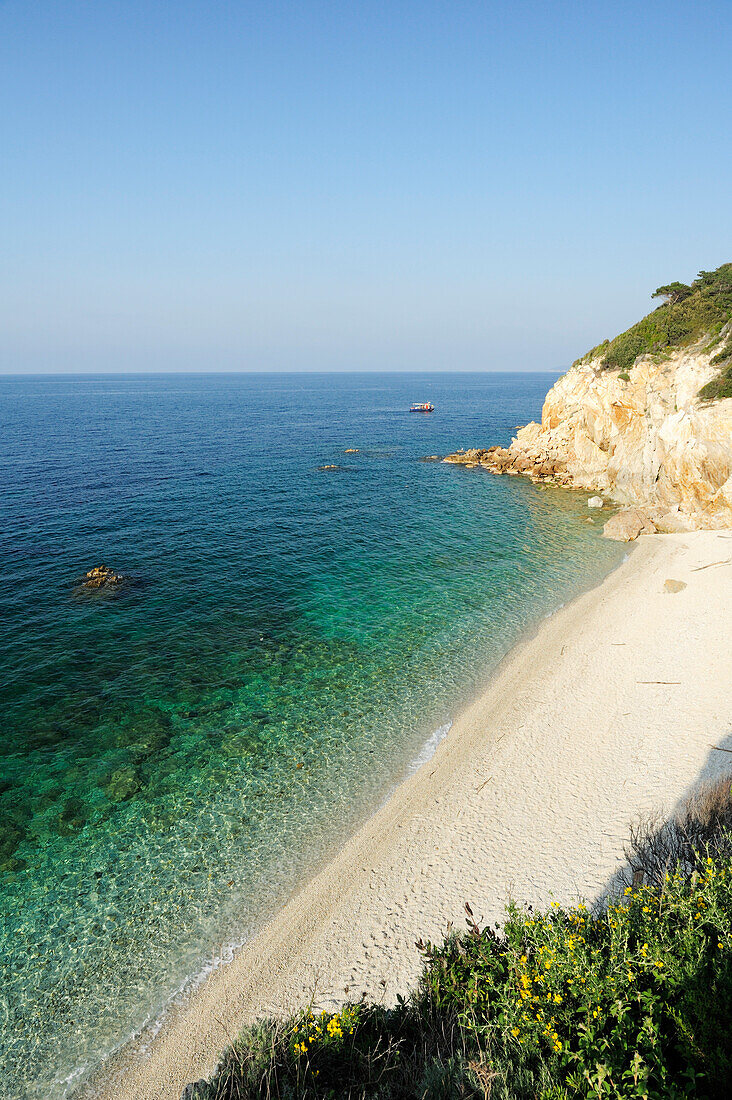 Lonely beach with turquoise Mediterranean bay, Portoferraio, Elba, Mediterranean, Tuscany, Italy