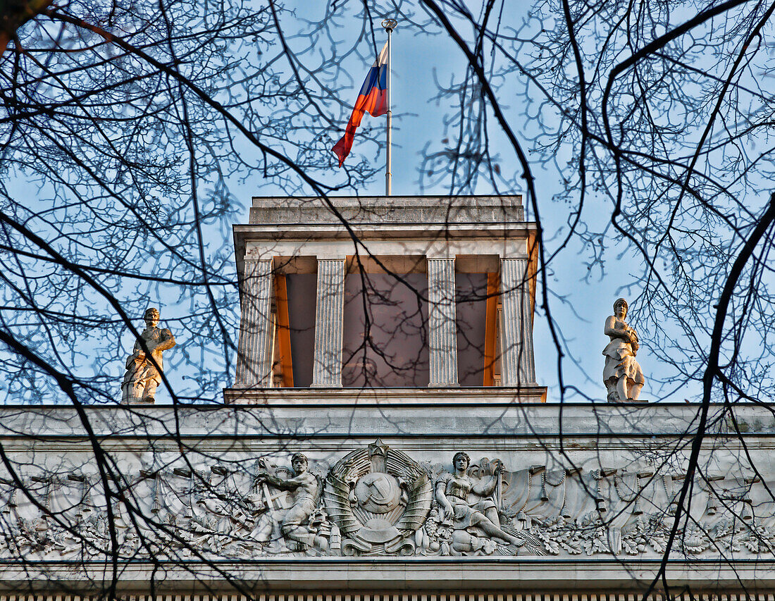 Blick auf die Russische Botschaft, Unter den Linden, Bezirk Mitte, Berlin, Deutschland, Europa