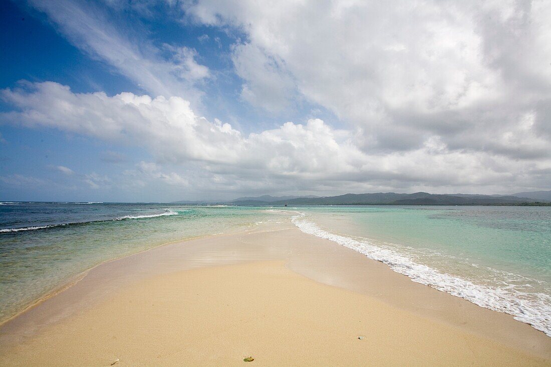 Beach near Isla Tigre, San Blas Islands, Kuna Yala, Panama