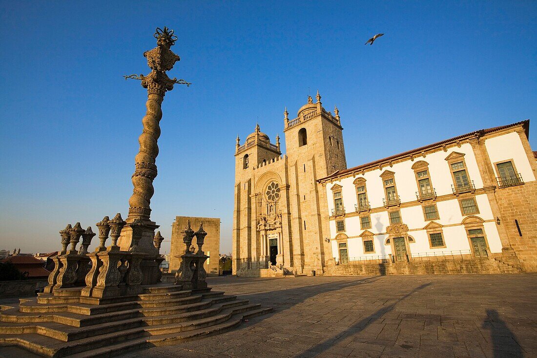 Terreiro da Se esplanade with neo-pombaline pillory and SÃ© Cathedral. Porto. Portugal.