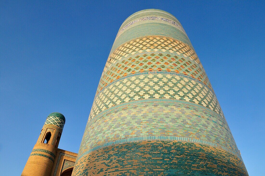 Kalta Minor minaret in the historic adobe oldtown of Khiva, Chiva, Unesco World Heritage Site, Uzbekistan, Central Asia