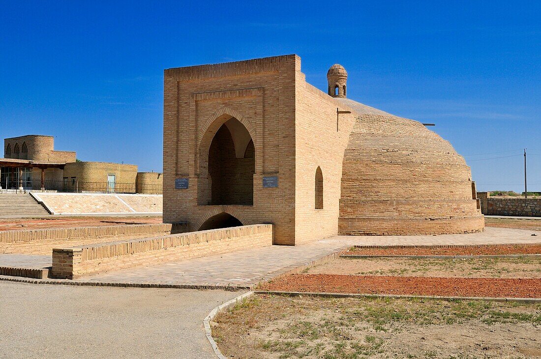 Sardoba, historic water cistern at Rabat-i-Malik caravanserai, caravansary, Silk Road, Uzbekistan, Central Asia
