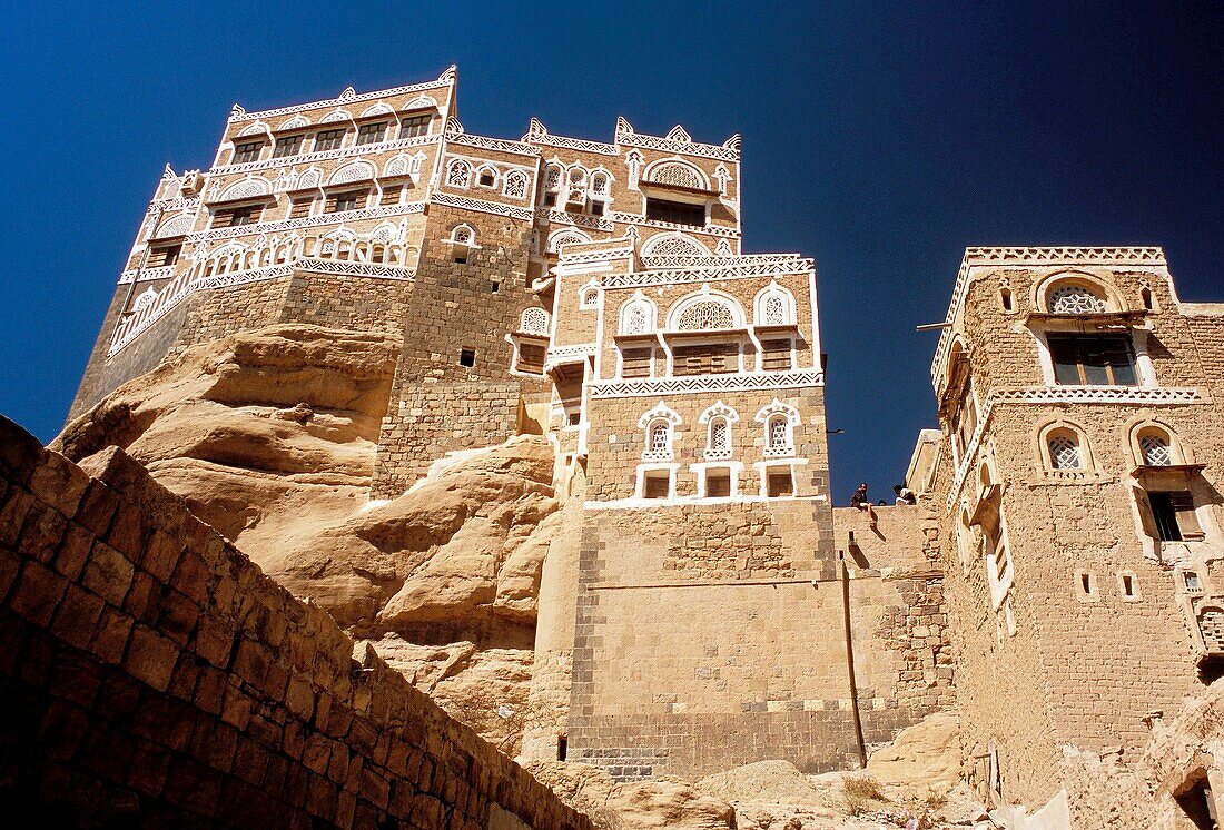 Asia, Yemen, Tarim, Dar al Hajar, the sultan palace is a splendid building built on a prominent rock of the valley of Wadi Dhahr, it became the symbol of the country