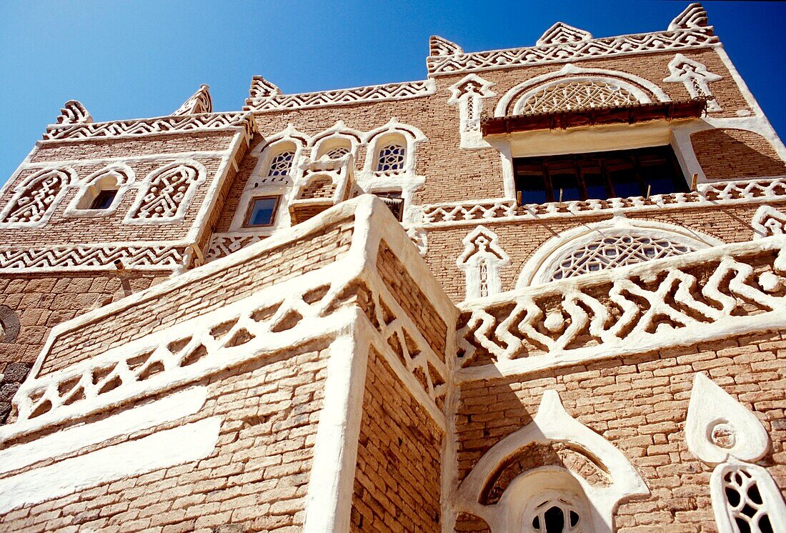 Asia, Yemen, Tarim, Dar al Hajar, the sultan palace is a splendid building built on a prominent rock of the valley of Wadi Dhahr, it became the symbol of the country