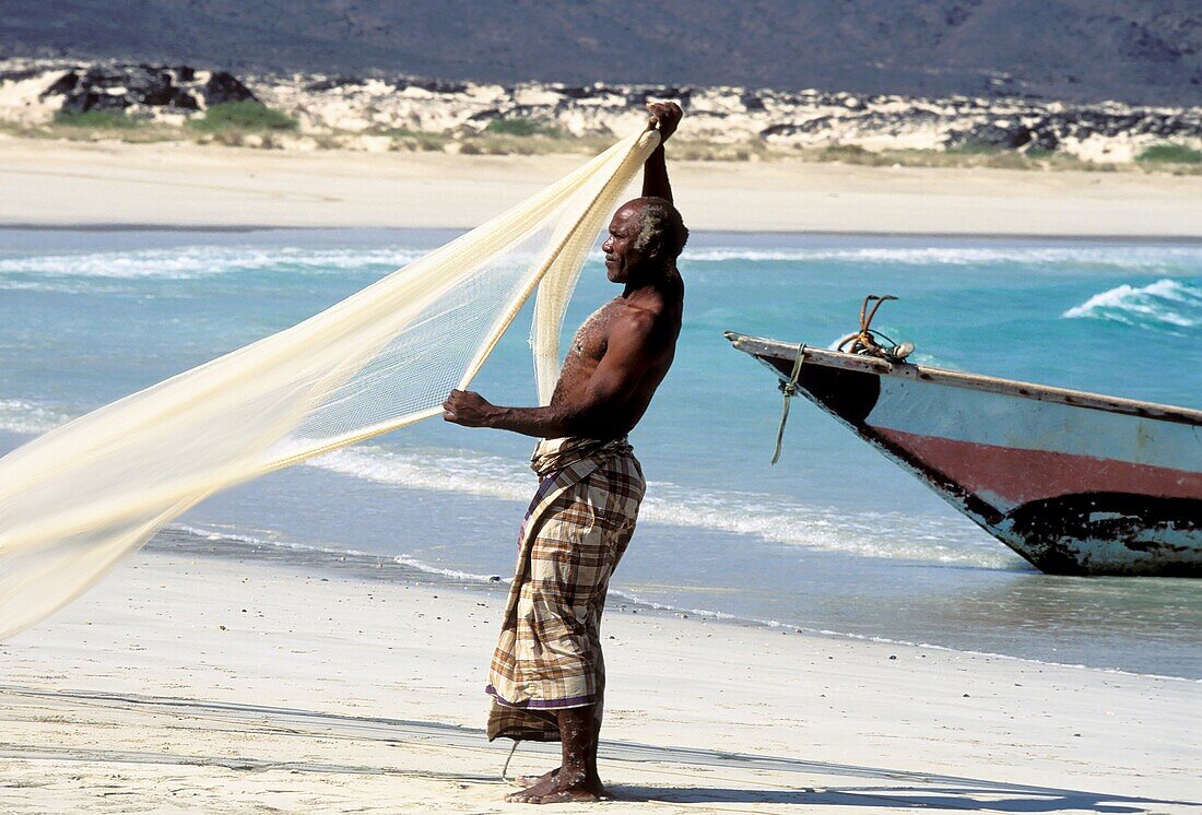 Asia, Yemen, Bir Ali, Qana port that is an ancient sea route that went along the north western shore to the port of Gerrha in the Arabian Gulf known as the gold and incense road, fisherman