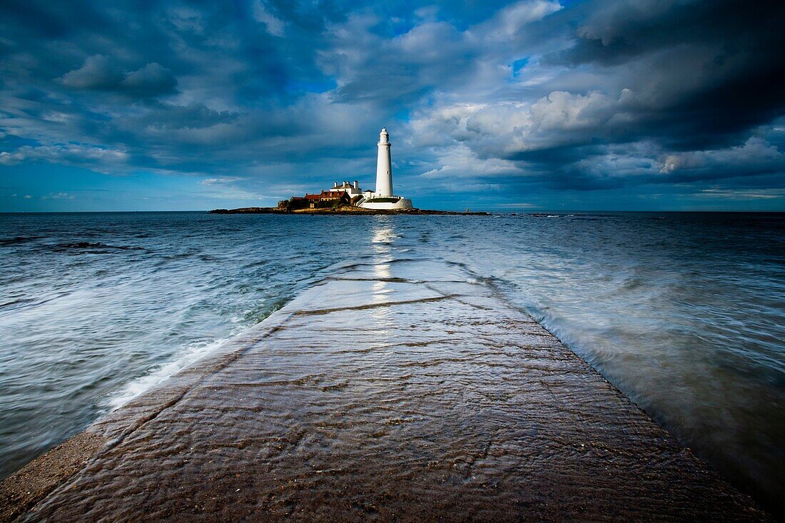 England, Tyne and Wear, Whitley Bay Incoming tide engulfs the causeway linking St Mary's Island & lifehouse to the mainland
